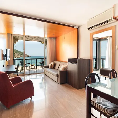 Estela Barcelona 4* Σίτζες
