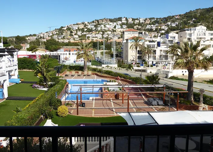 Estela Barcelona 4* סיטגס